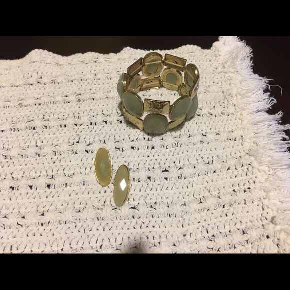 Gold And Grey Bracelet with earrings - Picture 1 of 3